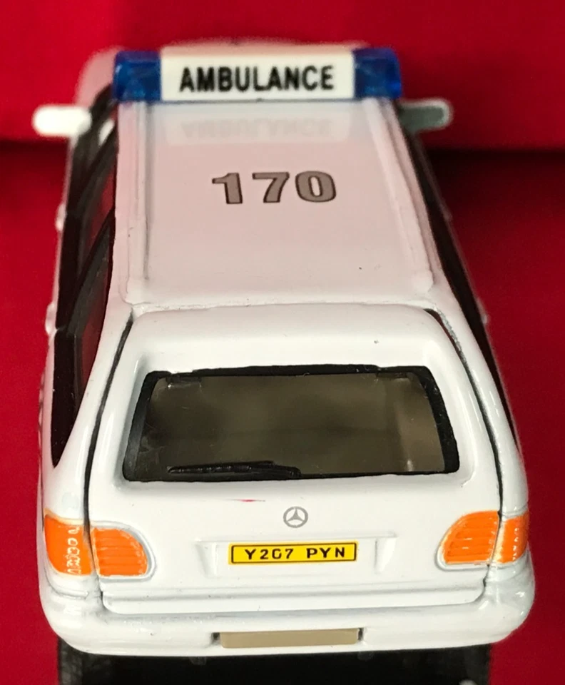 CALCOMANÍAS DE AMBULANCIA HONGWELL MODELO DIECAST DE CARARAMA MERCEDES BENZ 300T CLASE C Foto 4 de 4
