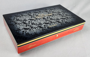 Alfonso ENORMES Gran Seleccion stunning Cigar lacquer LARGE box humidor FULL SET