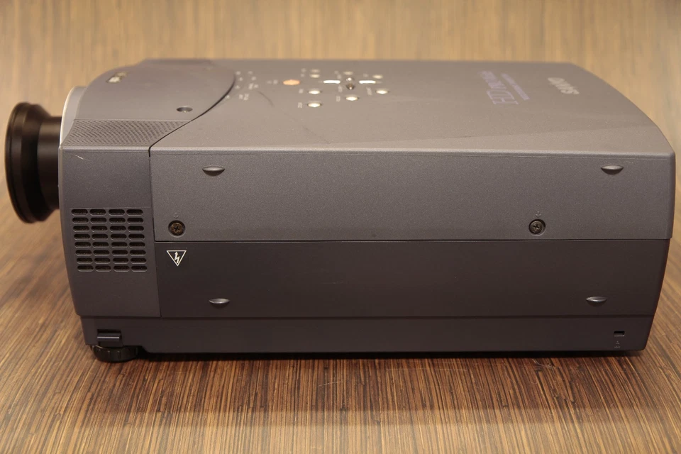 Sanyo PLV-70 1366x768 WXGA+ LCD projector - Works great- Low use genuine lamp - Image 4 of 4