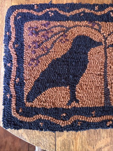 PRIMITIVE Black Crow Rust Black 22 Inch By 14 HOOKED RUG Bird Raven Folk Art - Picture 3 of 24