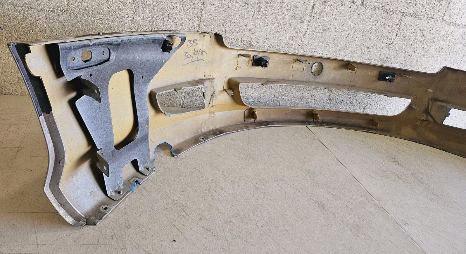2005 2006 2007 2008 2009 2010 ASTON MARTIN DB9 DB-9 FRONT BUMPER OEM USED