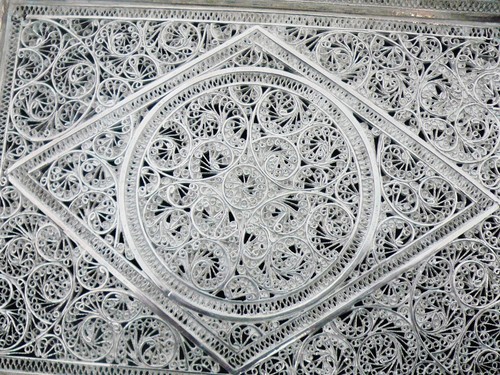 Kanmnagar Silver Filagree Two Handled Tray in Original Case, 20th Century Indian - Picture 9 of 13