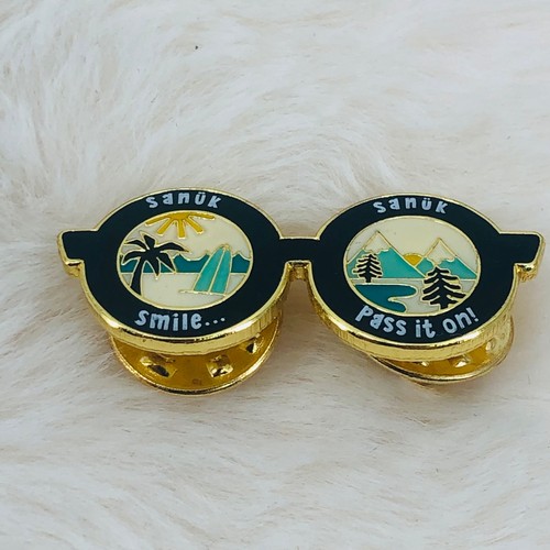 Sanuk Smile Pass it On Footwear Shoe Advertising Enamel Sunglasses Lapel Pin