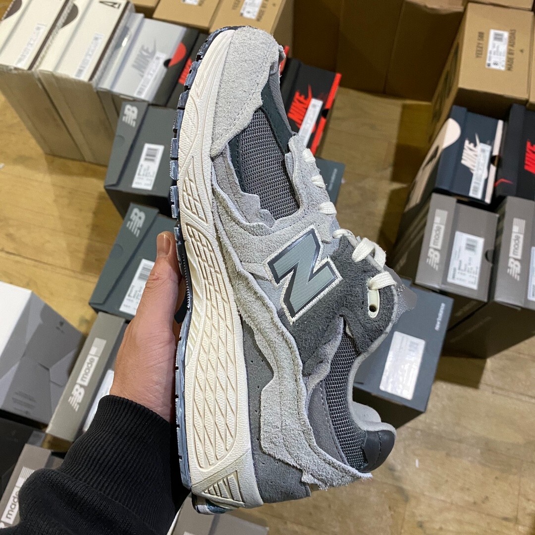 Size 7.5 - New Balance 2002R Protection Pack - Rain Cloud Size 7.5 - New Balance 2002R Protection Pack - Rain Cloud