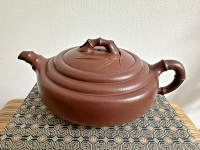 Yixing Zisha Zhuni Teapot Handmade Bamboo Flat ~ Yin Yijun ~ Iced Tea c.2005