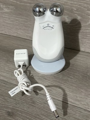 NuFace Trinity Microcurrent Facial Toning Device w/Charger GOOD WORKING/COSMETIC