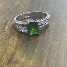 925 Silver Ring Size 9 Green Center Stone White Accent Stones 4.59 G