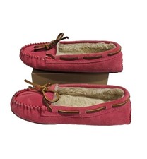 Minnetonka Girls Size 4 Pink Leather Slippers With Sherpa Lining Hard Soles EUC