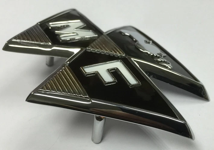 BADGE - FRONT TRIANGLE. COMPATIBLE WITH: MASSEY FERGUSON: 35 & 35X