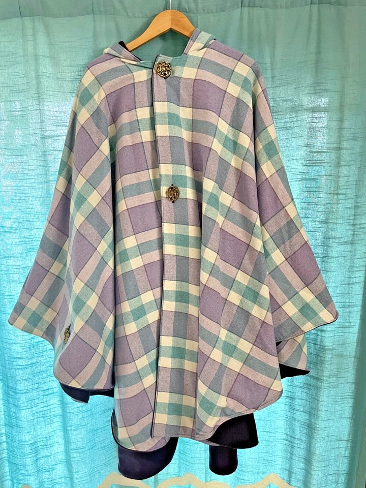 Capa PESADA Hecha a Mano Reversible a Cuadros a Púrpura con Capucha, *¿Mezcla de Lana?* Talla única Foto 2 de 4