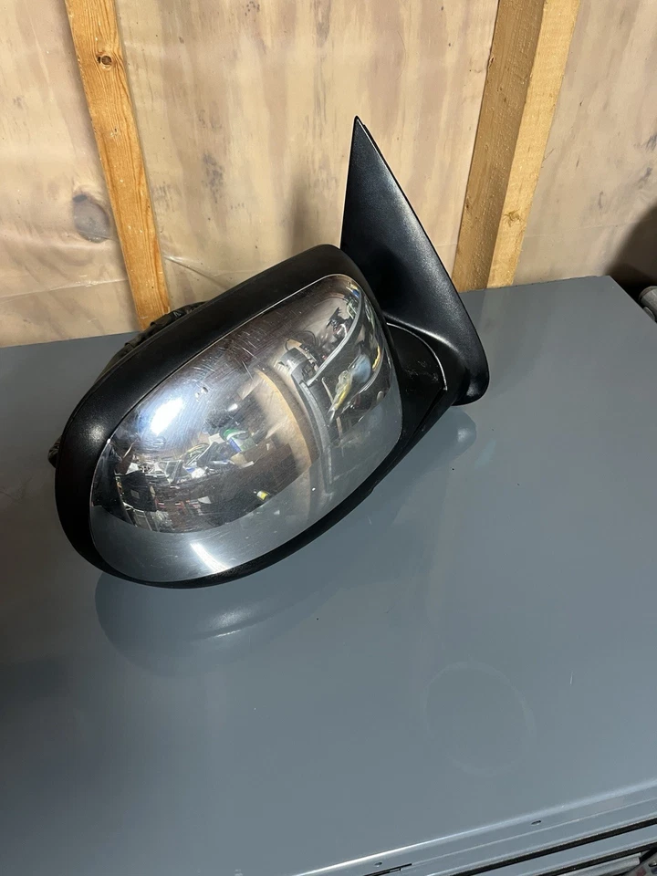 03-06 Silverado Tahoe Yukon Right Passenger Power Door Mirror w/ TURN SIGNAL - Image 2 of 3