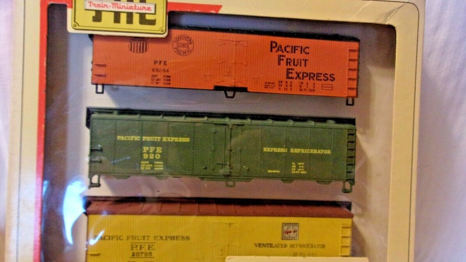 TrainMiniatures Set of 3, HO Scale Refrigerator Cars Pacific Fruit
