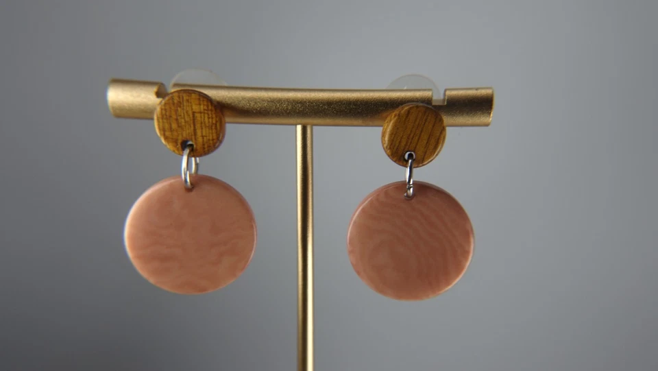 Pendientes colgantes bohemios bohemios de madera natural de oro Foto 3 de 4