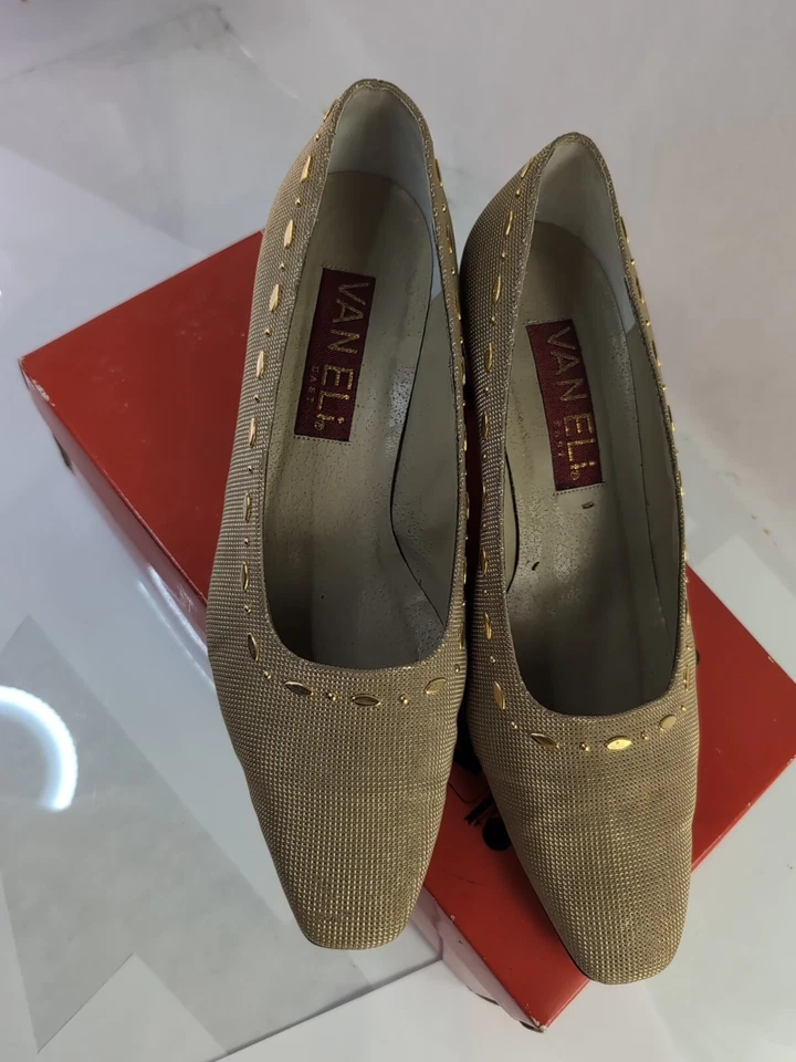 De colección: Zapatos Vaneli Gold Savanna Print Pump Tacones Damas, 8.5 M BB-763, Precio de venta sugerido por el fabricante $68 Foto 3 de 4