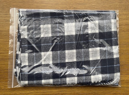 BNWT Gant Checked Wool Scarf Marine Guaranteed Original - Picture 9 of 9