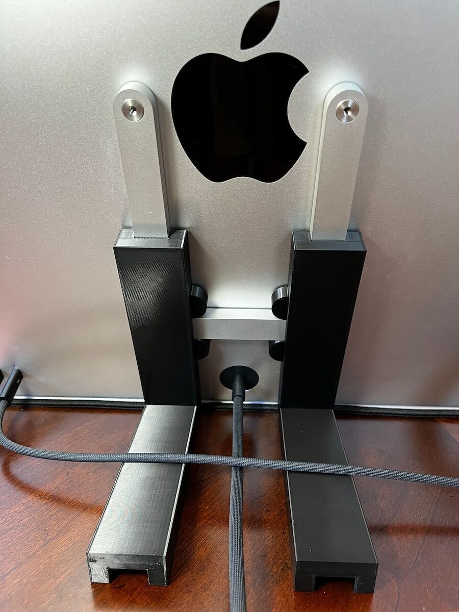 Usermac Apple Studio Display VESA stand, desk level screen Usermac Apple Studio Display VESA stand, desk level screen