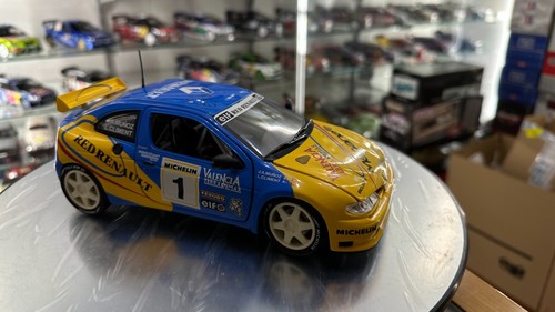 Renault Maxi Megane climent firmado sign anson 1:18 coche escala diecast - Imagen 12 de 12