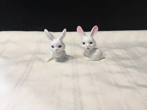 Set of 2 Vintage Porcelain White Bunny Rabbits sitting hopping Figurines  (I 11)