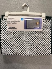 Room Essentials Chenille Bath Rug Set - White with Dark Green Trim 17"X24"