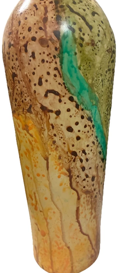 Soapstone vase withgiraffe-like shaped. unique carved glaze artistically - Image 3 of 4