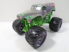 SPIN MASTER MONSTER JAM--SILVER GRAVE DIGGER MONSTER TRUCK LOOK 1:24 SCALE