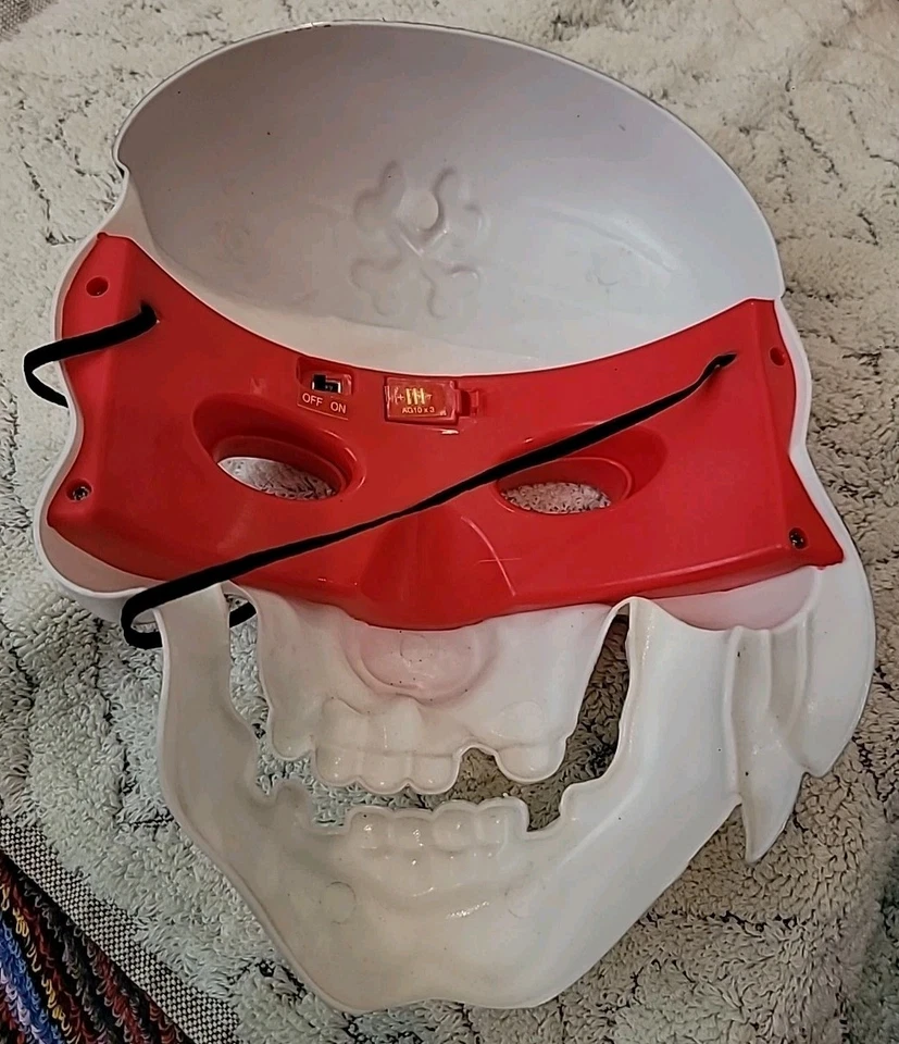 Light Up Pirate SKULL Mask - Image 2 of 3