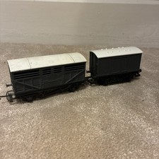 Hornby R009 Triang R122    OO gauge repainted cattle and box wagons