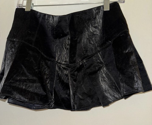 Forever 21 Women’s Black Faux Leather Pleated Mini Skirt Size M Gothic Y2K - Picture 4 of 11