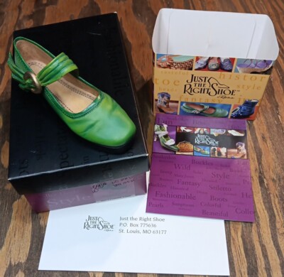 JUST THE RIGHT SHOE - BY RAINE WILLITTS - TREADS - 25078 