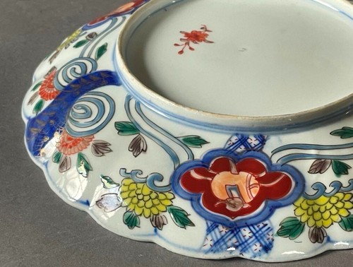 Beautiful 19th c. Japanese IMARI 8 3/4" Scalloped Porcelain Plate - Picture 11 of 12