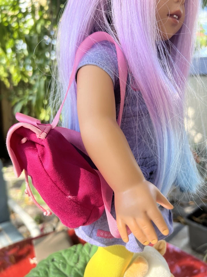 Muñeca personalizada American Girl 2017 • Pelo arco iris pastel • Ojos verdes • Usada Foto 3 de 4