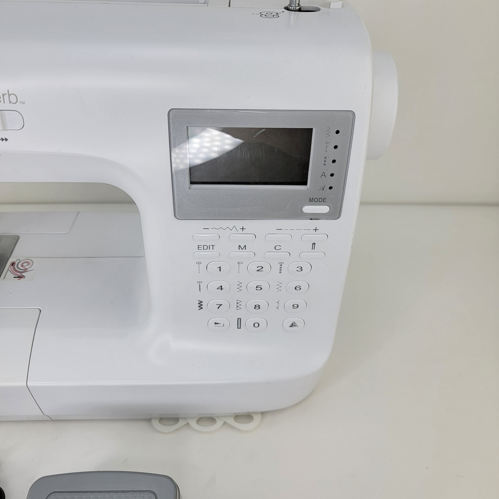 Singer Superb Model 2010 Computerized Programmable Electronic Sewing