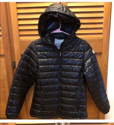 black moncler puffer coat