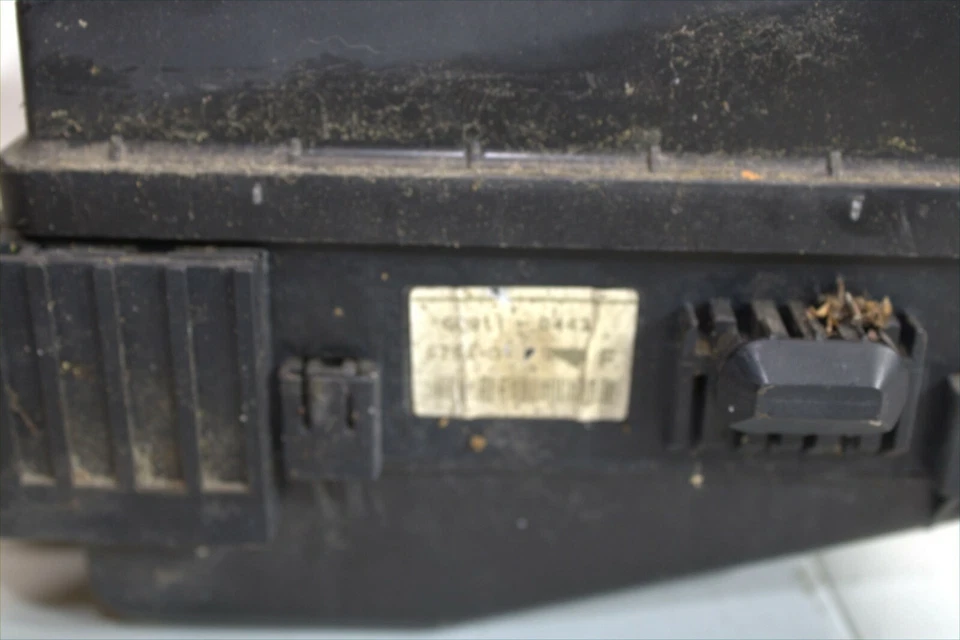 Unidad de relé de caja de fusibles Mitsubishi Galant 2007-2012 módulo 010040738 Foto 4 de 4