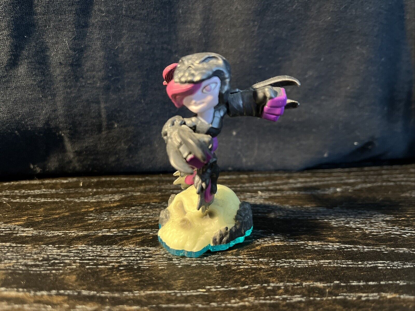 Skylanders Trap team Swap force character: Roller Brawl Undead