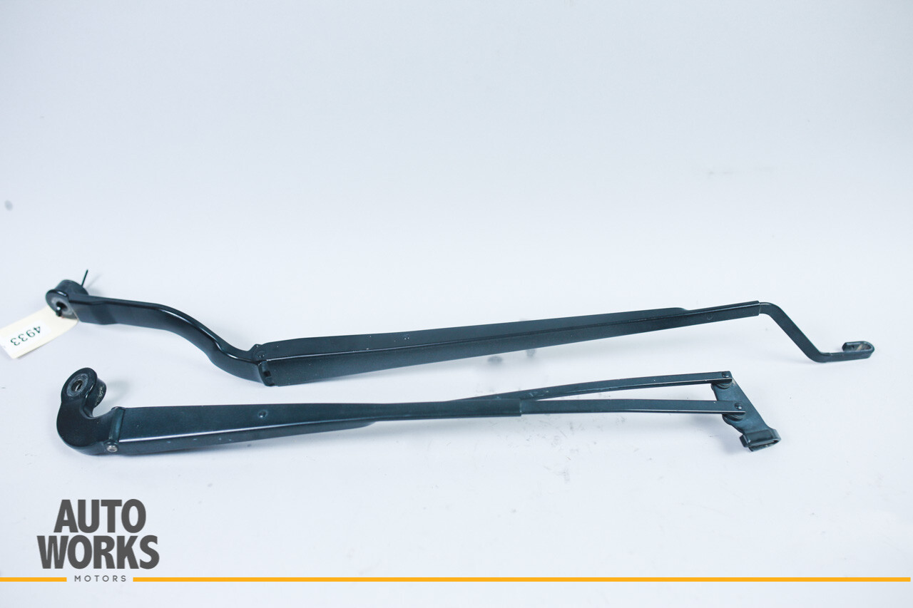 03-13 Maserati Quattroporte M139 Front Windshield Windscreen Wiper Blade Set OEM
