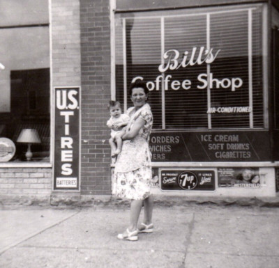 C.1955 BILLY'S COFFEE SHOP, 7UP ICE CREAM CHESTERFIELD ADS MOTHER CHILD PHOTO F2