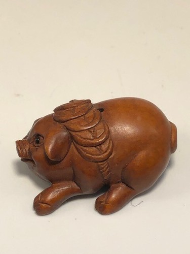 Pig Wooden Carving With Buttons & Thread On Top Small 1 x 2" - 第 1/6 張圖片
