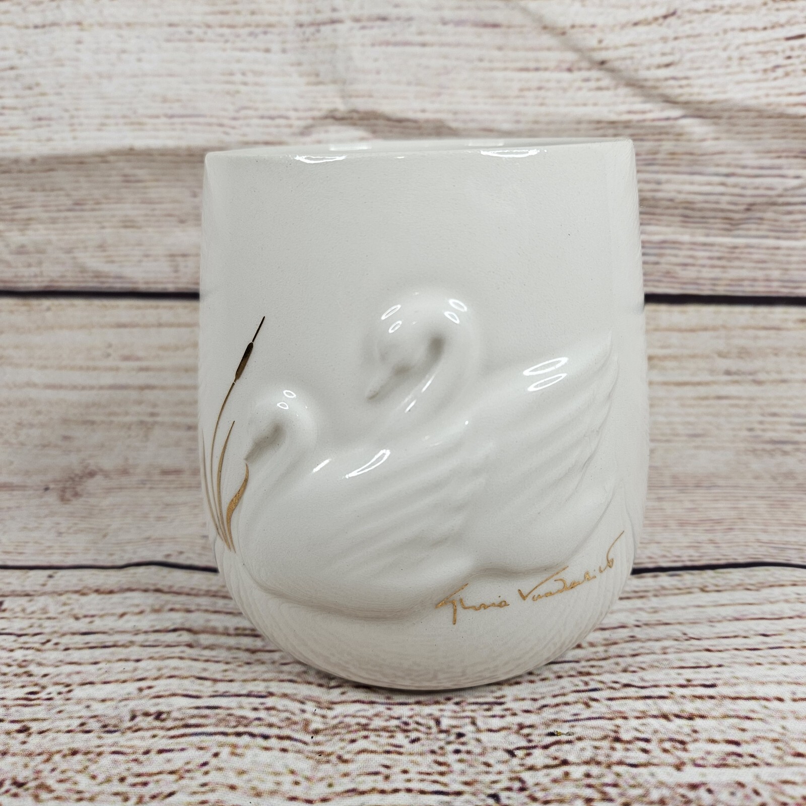 Teleflora Gloria Vanderbilt White Swan Ceramic Vase Planter. Made In Portugal.