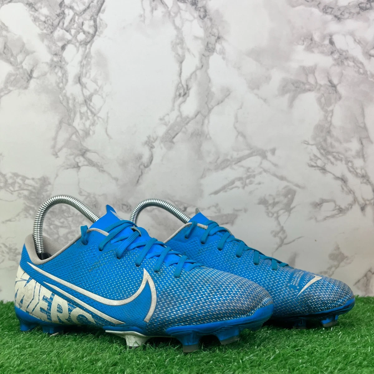 Football boots hotsell size 13