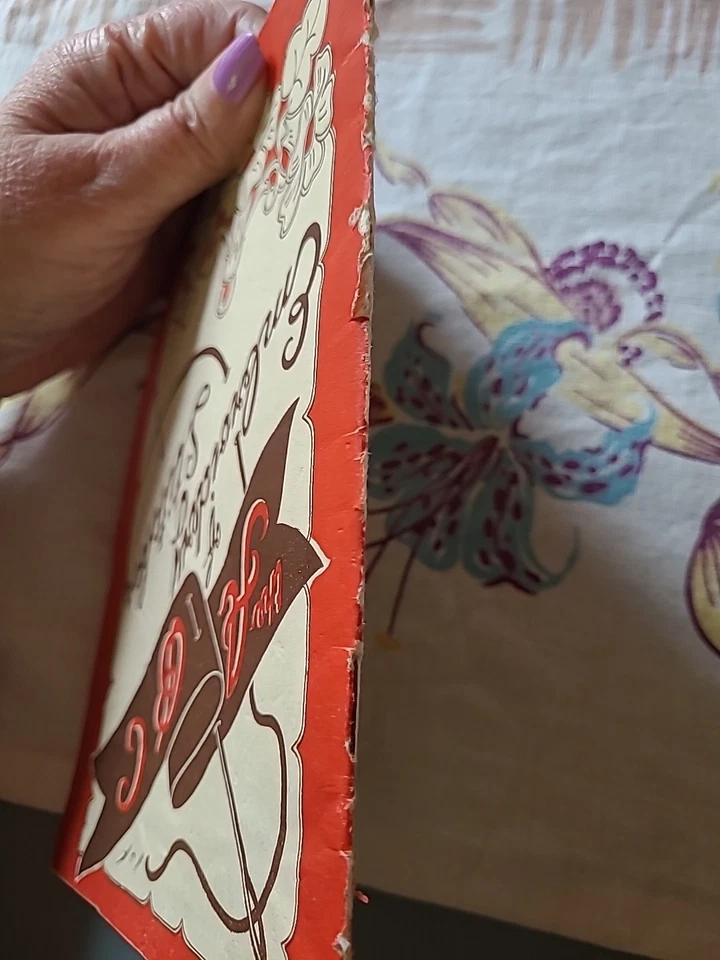 The ABC of Embroidery & 100 Embroidery Stitches Booklets Vintage Slight damage - Image 3 of 4