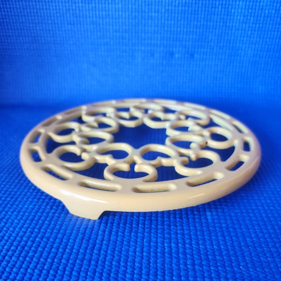 Cast Iron Trivet Enamel Round Footed Metal Hot Plate Hearts Ornate Yellow - Image 2 of 3