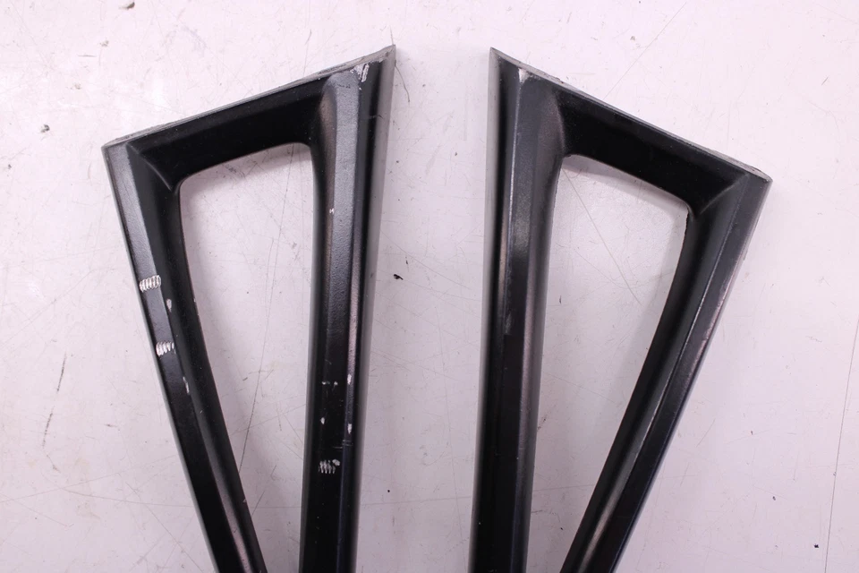 06-20 YAMAHA YZF R6 OEM SOPORTES DE CLAVIJA DE PASAJERO TRASERO Foto 3 de 4