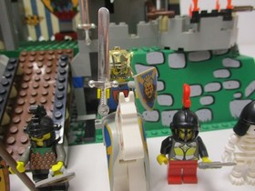 (AH 3) LEGO 6098 KING LEOS CASTLE KNIGHTS CASTLE with original box and BA