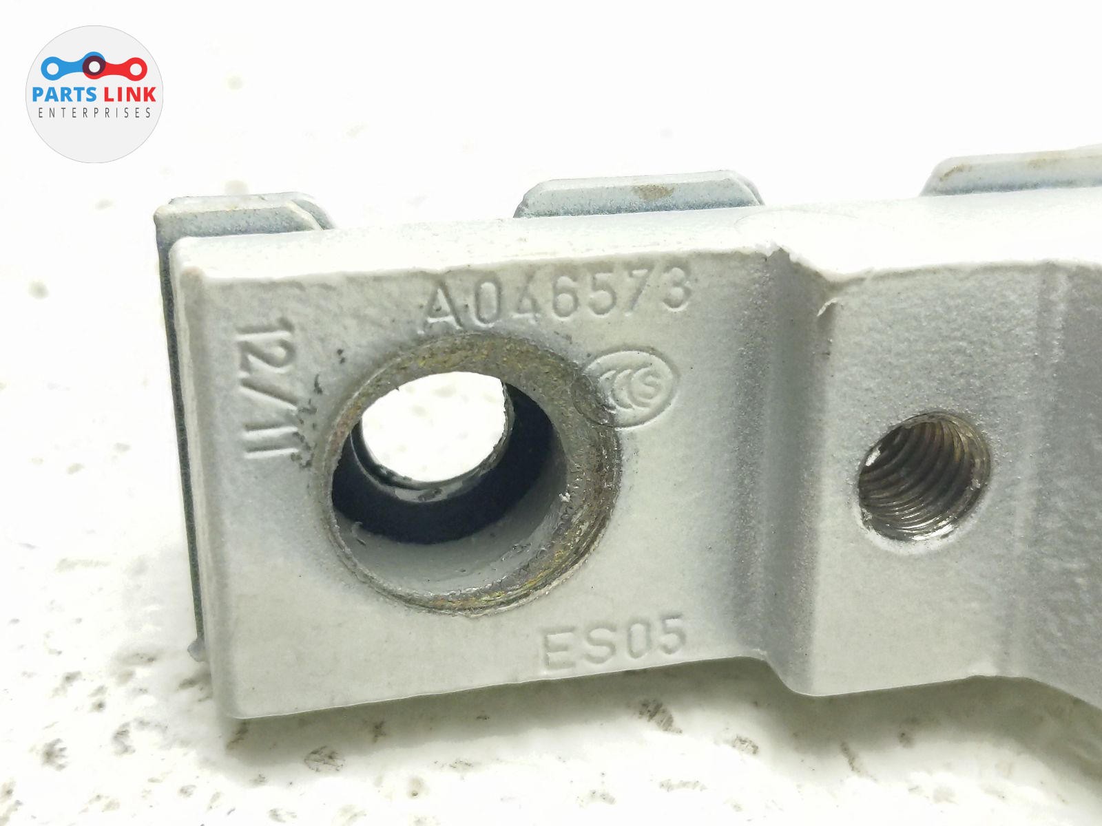 2008-14 FERRARI CALIFORNIA FRONT RIGHT DOOR HINGE MOUNT LINK SET WHITE F149 458