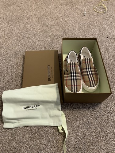 burberry slip on