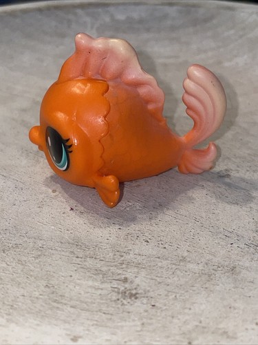 LPS LITTLEST PET SHOP HASBRO 3-144 CANNALINA PESCADOR PEZ OBJETIVO CRISTAL - Imagen 4 de 6