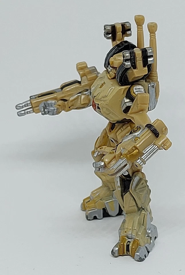 Figura suelta Transformers Deep Desert Brawl Titanium Series Diecast de 3" Foto 3 de 4
