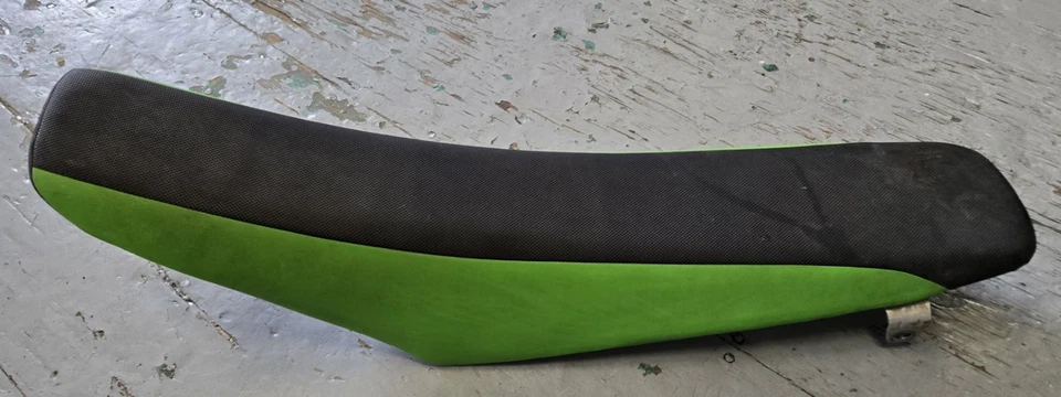 OEM KAWASAKI KX250F 2006-2007 MONTAJE ASIENTO 53066-0131-336 Foto 3 de 4