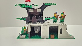 LEGO set #6066 Camouflaged Outpost w/inst. Vintage Castle Forestmen Archers